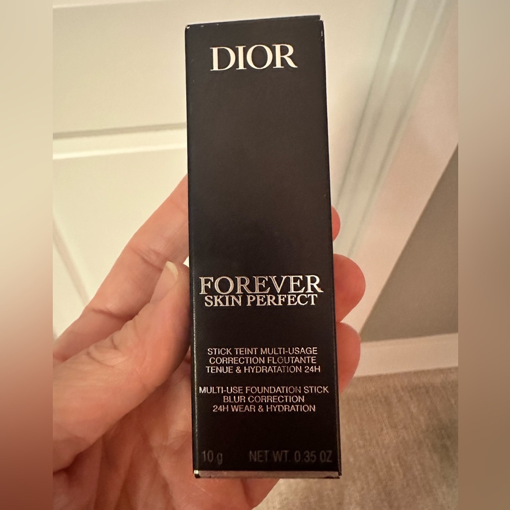 Dior Forever Perfect Foundation Stick -1 Cool Rosy 

Almost new- only used once